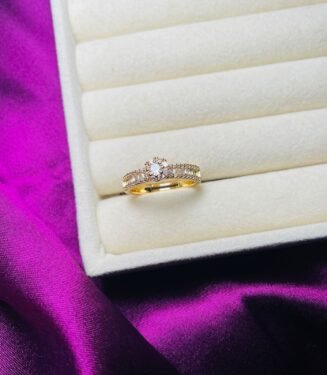 Luxury Female White Round Ring